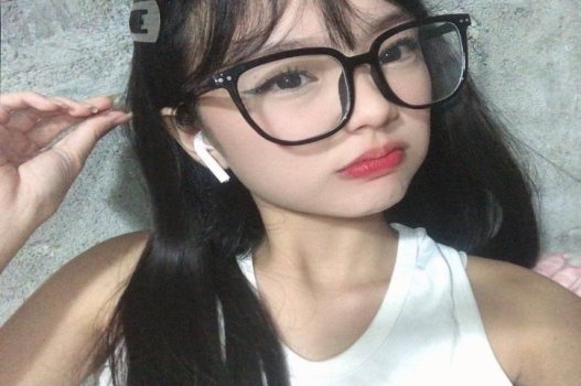 Xinh đẹp nhưng khi làm tình, cũng không giữ được im lặng