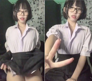 Học sinh nhí nhố vịn vú tự sướng xong bị chịch